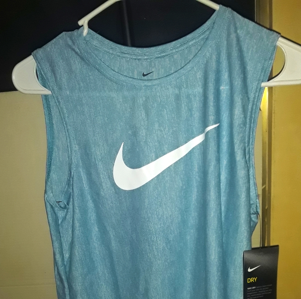 2/$25🤯Dry fit Nike tank top!
